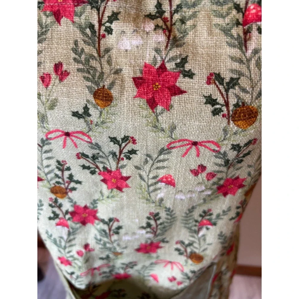 Holiday Apron Christmas Poinsettia Floral Holly‎ Farmhouse cottagecore gift